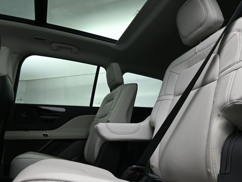 Used 2025 Lincoln Aviator Reserve image 14
