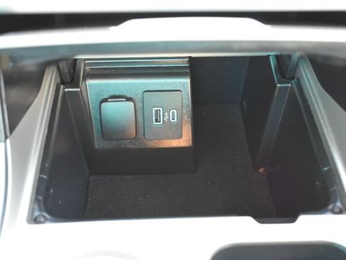 Used 2023 Ford Explorer XLT w/ XLT Sport Appearance Package AWD/4WD image 31