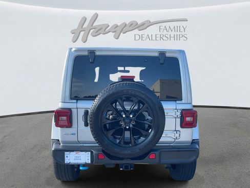 Used 2022 Jeep Wrangler Unlimited Sahara w/ Cold Weather Group image 33