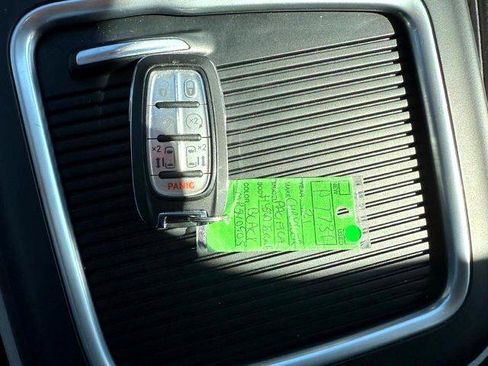 Used 2021 Chrysler Pacifica Touring-L w/ Uconnect Theater Family Group image 34