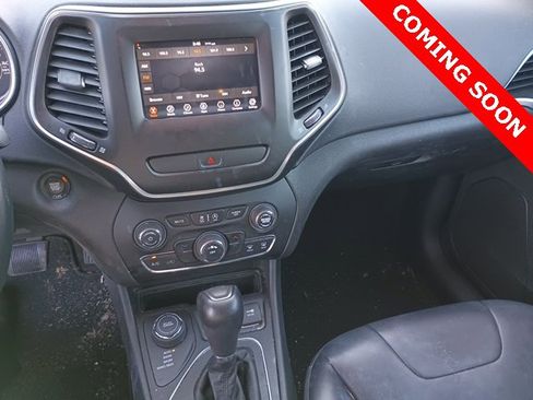 Certified 2019 Jeep Cherokee Latitude Plus image 11