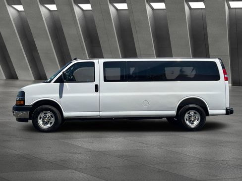 Used 2025 Chevrolet Express 3500 LT w/ LT Preferred Equipment Group RWD image 7