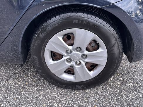 Used 2018 Kia Forte LX image 12