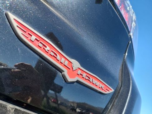 Used 2025 Jeep Compass Trailhawk image 17