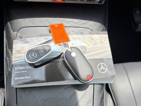 Used 2024 Mercedes-Benz E 350 4MATIC Sedan image 7