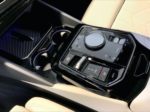 Used 2024 BMW i5 eDrive40i w/ Premium Package RWD image 16