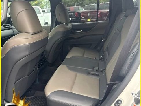 Used 2025 Lexus LX 700h Overtrail AWD/4WD image 12