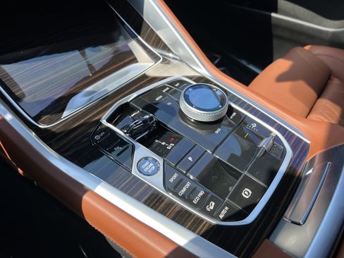 Certified 2025 BMW X6 xDrive40i w/ Executive Package image 26