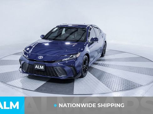 Used 2025 Toyota Camry SE image 2