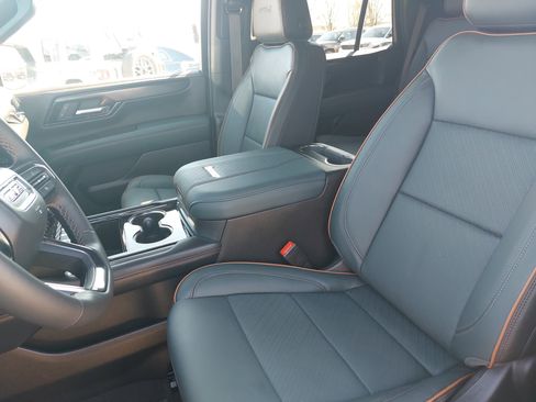 Used 2025 GMC Yukon AT4 image 17