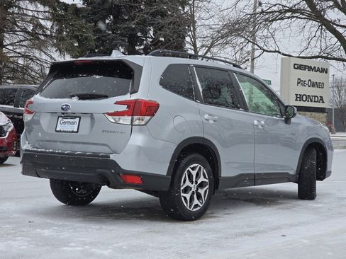 Used 2019 Subaru Forester Premium image 18