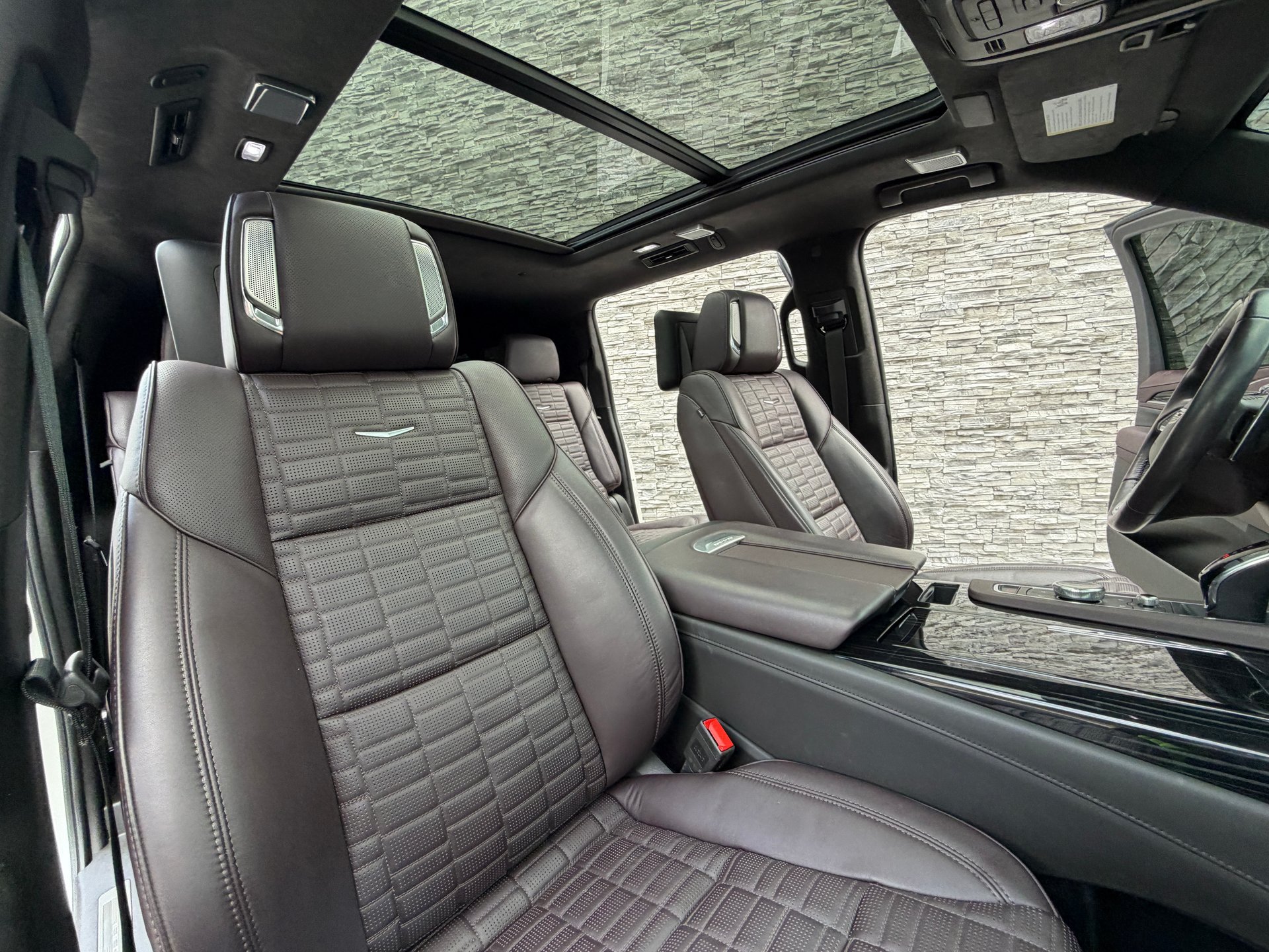 Used 2024 Cadillac Escalade ESV V w/ LPO, ONYX Package AWD/4WD image 20