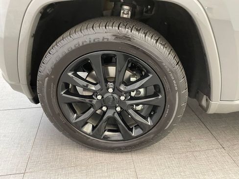 Used 2020 Jeep Grand Cherokee Altitude RWD image 10