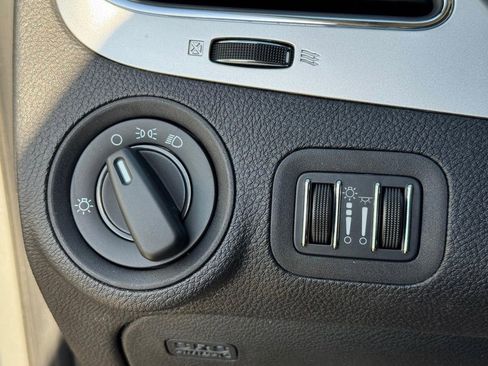 Used 2011 Dodge Journey Mainstreet w/ Popular Equipment Group FWD image 18