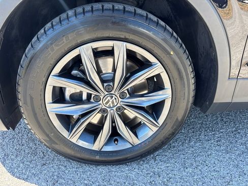 Certified 2023 Volkswagen Tiguan SE w/ Panoramic Sunroof Package FWD image 8