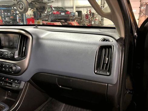 Used 2018 Chevrolet Colorado Z71 image 16