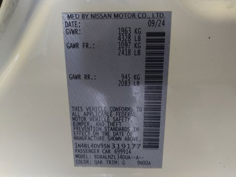 Used 2025 Nissan Altima 2.5 SV FWD image 33