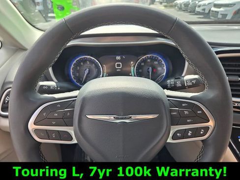 Certified 2024 Chrysler Pacifica Touring-L image 27