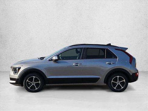Used 2025 Kia Niro LX FWD image 6