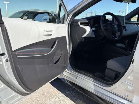 Used 2025 Toyota Corolla SE image 14