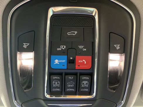 Used 2023 Jeep Grand Cherokee 4WD 4xe image 28