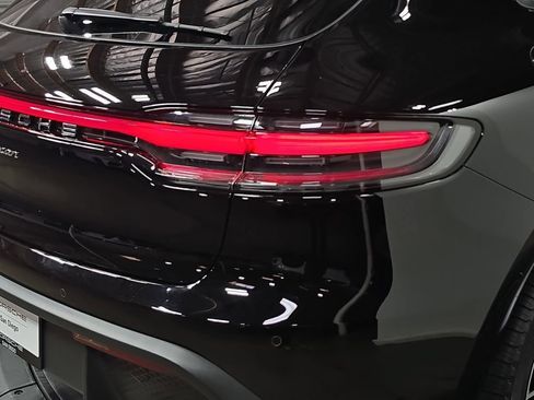 Certified 2026 Porsche Macan AWD/4WD image 30