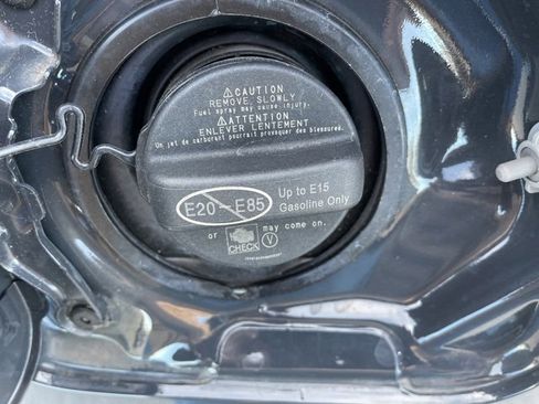 Used 2025 Toyota Corolla SE image 6