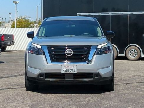 Used 2024 Nissan Pathfinder S FWD image 3