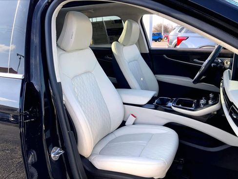 Used 2023 Lincoln Nautilus Black Label image 9