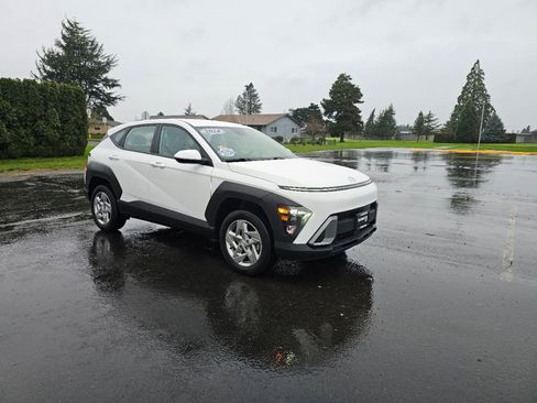 Used 2024 Hyundai Kona SE image 6
