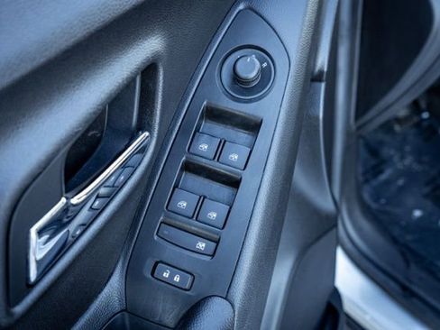 Used 2020 Chevrolet Trax LT w/ LT Convenience Package image 21