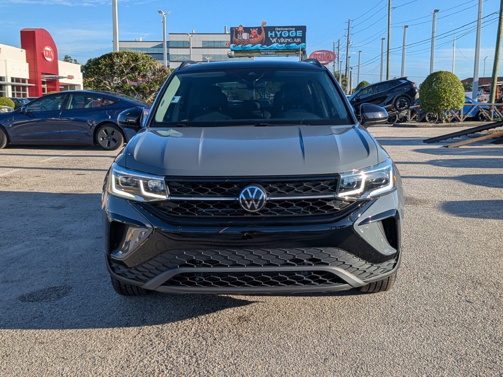 Certified 2024 Volkswagen Taos SE w/ Taos Adventure Package (SXB) FWD image 6
