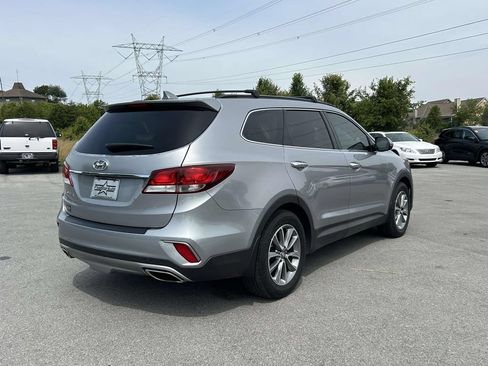 Used 2017 Hyundai Santa Fe SE FWD image 3