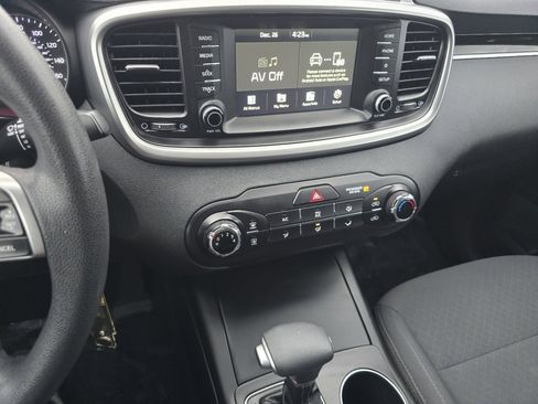 Used 2019 Kia Sorento L image 27