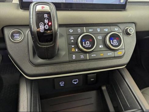 Used 2022 Land Rover Defender 110 S image 5