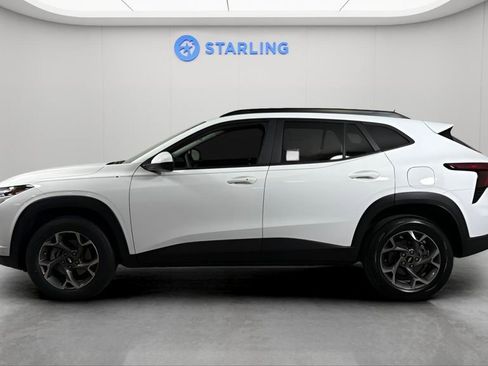 Certified 2025 Chevrolet Trax LT w/ Driver Confidence Package FWD image 4