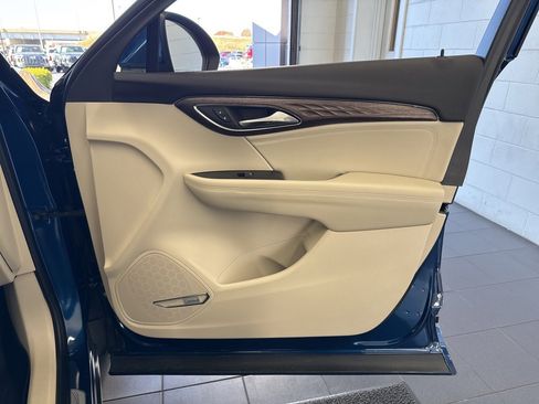 Used 2022 Buick Envision Avenir w/ Technology Package II image 56