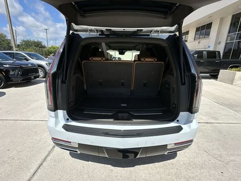 Certified 2026 Cadillac Escalade Luxury w/ Touring Package AWD/4WD image 34