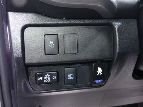 Used 2020 Toyota Tacoma SR5 w/ Blackout Package AWD/4WD image 27