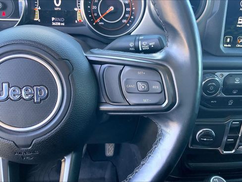 Used 2021 Jeep Gladiator Sport image 25