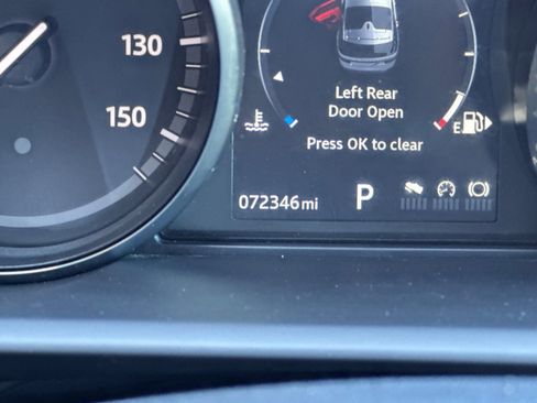 Used 2017 Land Rover Discovery HSE AWD/4WD image 29