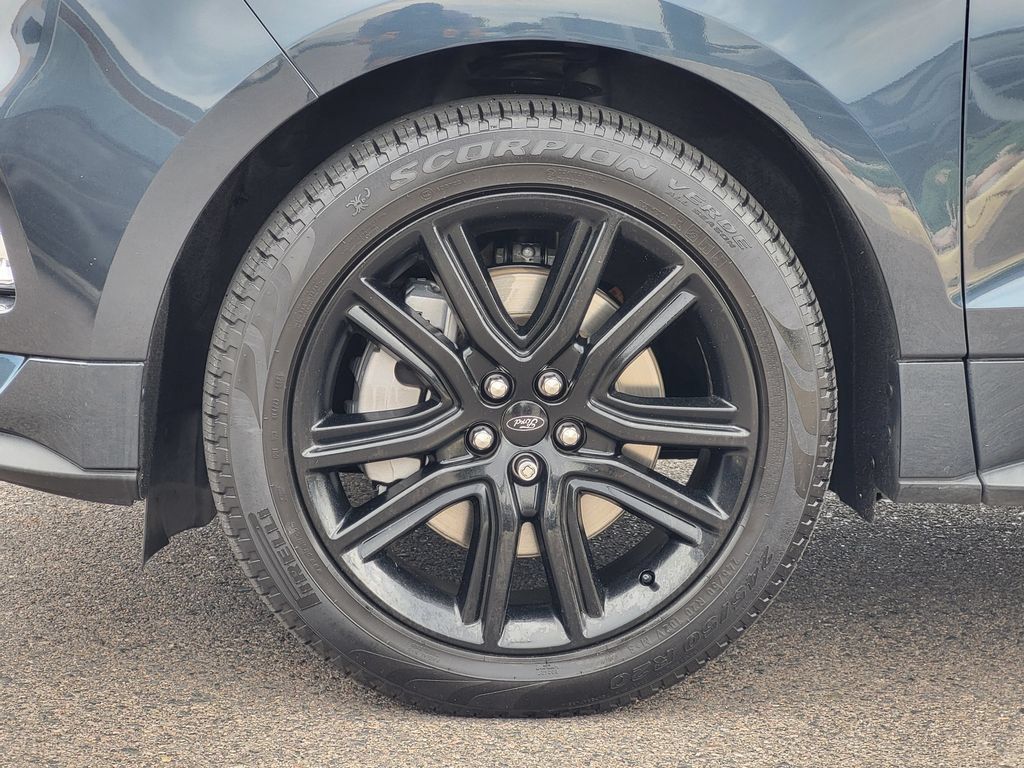 Used 2024 Ford Edge ST-Line w/ Class II Trailer Tow Package AWD/4WD image 11