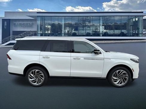 New 2027 Lincoln Navigator Reserve AWD/4WD image 9