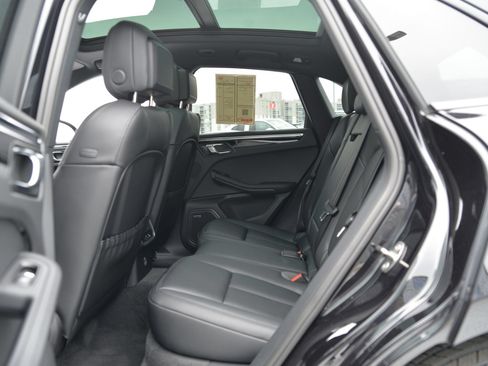 Certified 2026 Porsche Macan AWD/4WD image 22