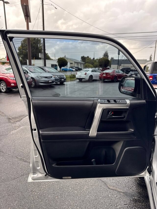 Used 2012 Toyota 4Runner Limited AWD/4WD image 8