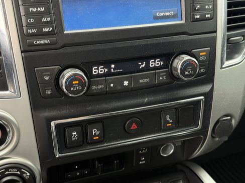 Used 2018 Nissan Titan SV w/ SV Convenience Package image 22