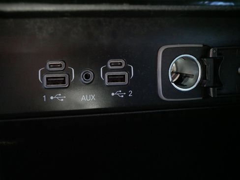 Used 2023 Jeep Grand Cherokee Limited w/ Black Appearance Package AWD/4WD image 32