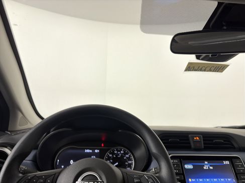 Certified 2025 Nissan Versa SV image 30