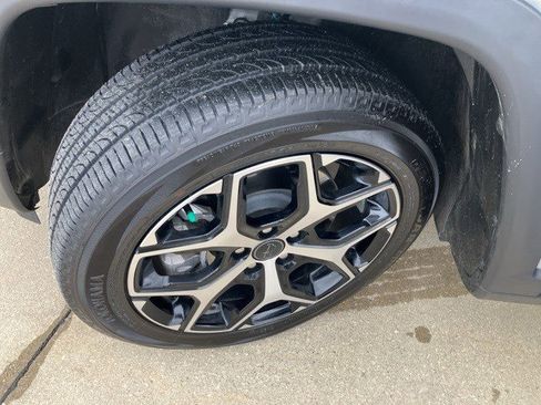 Certified 2025 Jeep Compass Limited image 24