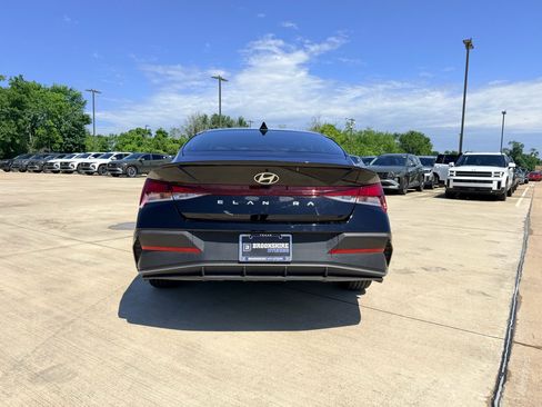 Used 2025 Hyundai Elantra Sport FWD image 6